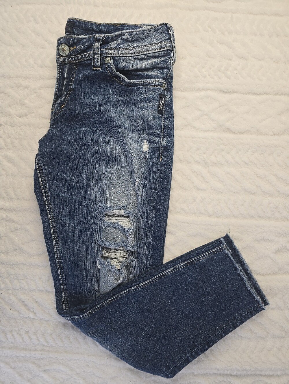 Silver Suki Skinny Crop Jeans Blue Distressed Medium Wash Stretch Denim Mid Rise
